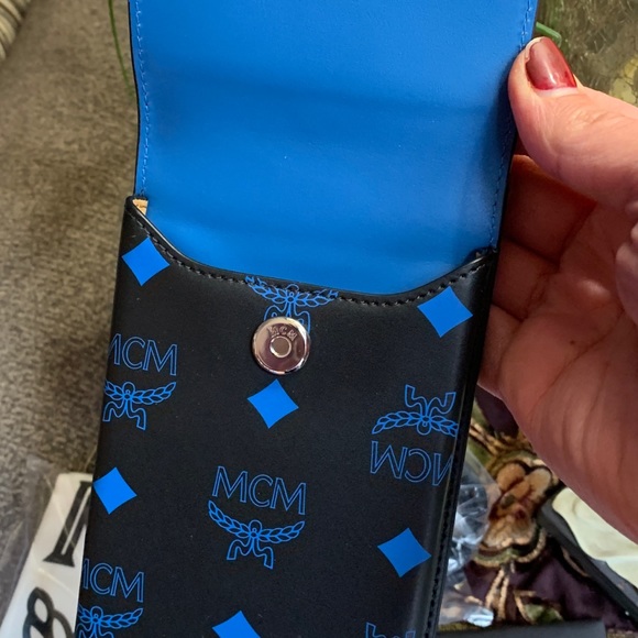 Authentic MCM Leather VISETOS logo print phone/card lanyard/Crosby - Picture 9 of 16